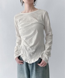 on:nue（オンニュ）の「【on:nue】ギャザーフリルヘムトップス /2025 AW COLLECTION（Tシャツ/カットソー・レディース）」