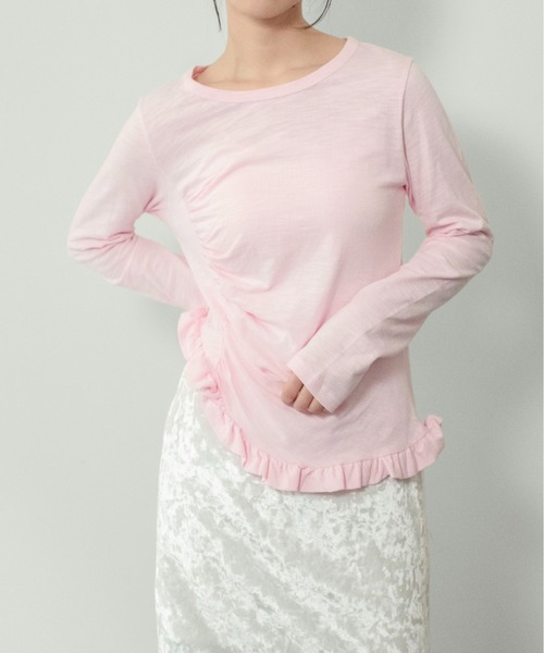 on:nue（オンニュ）の「【on:nue】[お気に入り登録数7,000突破！][着用動画あり！] ギャザーフリルヘムトップス（Tシャツ/カットソー・レディース・ピンク/ホワイト/ネイビー/ブルー・FREE）」の4枚目の写真