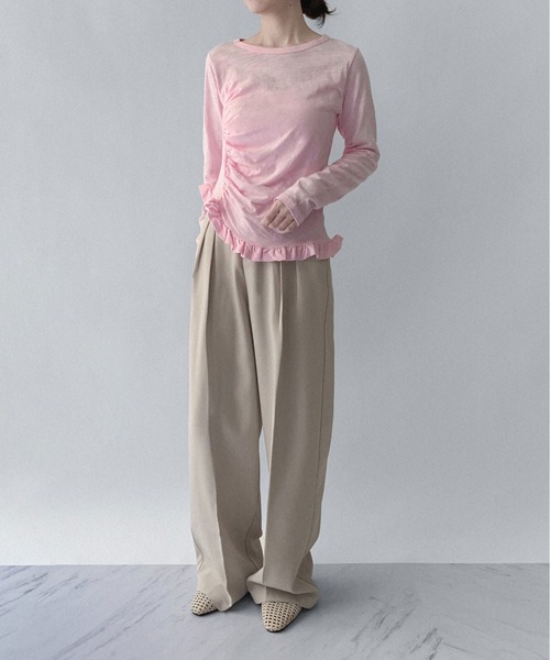 on:nue（オンニュ）の「【on:nue】[お気に入り登録数7,000突破！][着用動画あり！] ギャザーフリルヘムトップス（Tシャツ/カットソー・レディース・ピンク/ホワイト/ネイビー/ブルー・FREE）」の14枚目の写真