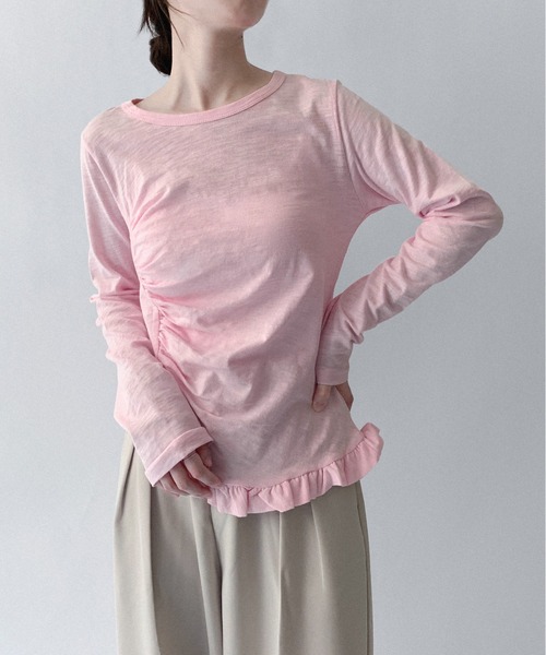 on:nue（オンニュ）の「【on:nue】[お気に入り登録数7,000突破！][着用動画あり！] ギャザーフリルヘムトップス（Tシャツ/カットソー・レディース・ピンク/ホワイト/ネイビー/ブルー・FREE）」の12枚目の写真