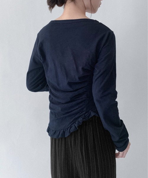 on:nue（オンニュ）の「【on:nue】[お気に入り登録数7,000突破！][着用動画あり！] ギャザーフリルヘムトップス（Tシャツ/カットソー・レディース・ピンク/ホワイト/ネイビー/ブルー・FREE）」の17枚目の写真