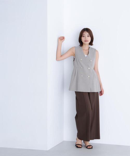 NATURAL BEAUTY BASIC（ナチュラルビューティーベーシック）の「◇メタルボタンペプラムジレ（その他アウター・レディース・チャコールグレー/ベージュ/ネイビー・SMALL/MEDIUM）」の8枚目の写真