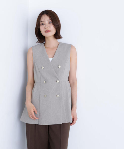 NATURAL BEAUTY BASIC（ナチュラルビューティーベーシック）の「◇メタルボタンペプラムジレ（その他アウター・レディース・チャコールグレー/ベージュ/ネイビー・SMALL/MEDIUM）」の9枚目の写真