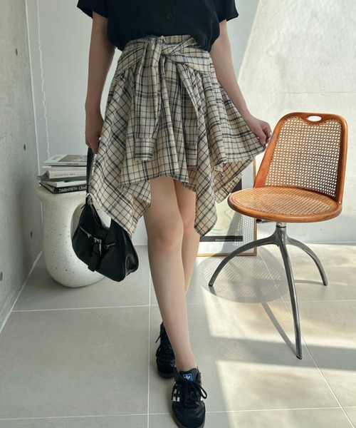 TREOVER(トレオーバー)の「1枚でもレイヤードでもお洒落に決まる!チェック柄スカート(スカート・レディース・ブラック/ベージュ/オフホワイト/ブルー・FREE)」の8枚目の写真