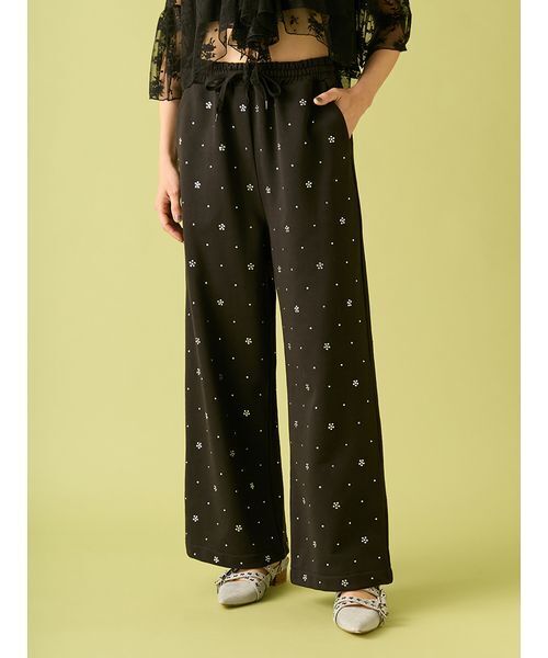 FURFUR（ファーファー）の「【限定カラー】ビジュー付きスウェットパンツ（スウェットパンツ・レディース・オフホワイト/グレー/ブラック/ピンク・F）」の2枚目の写真