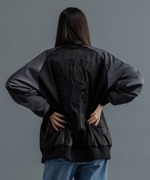 ADAM ET ROPE'（アダムエロペ）の「【WEB限定】スカジャン "EUPHORIA" 刺繍 ジャケット / ジップブルゾン / ロングシーズン着用可（その他アウター・メンズ・ブラック/ベージュ/ネイビー・M/L）」の16枚目の写真