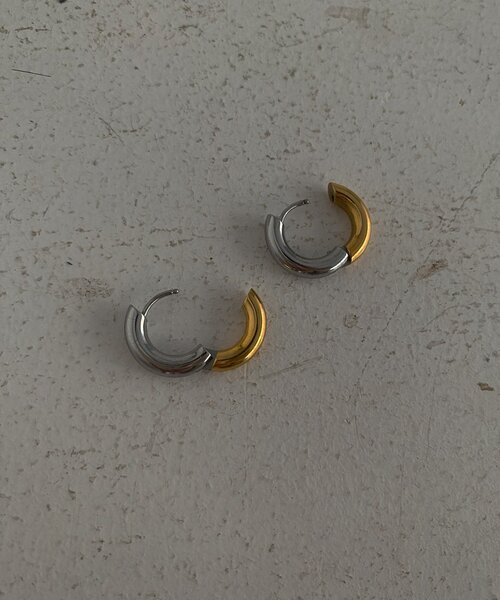 DouDou（ドゥドゥ）の「【インフルエンサー SAKURA企画】アレルギー対応 mixカラーフープピアス（ピアス（両耳用）・レディース・ゴールド・FREE）」の2枚目の写真