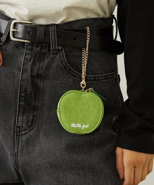MILKFED.(ミルクフェド)の「APPLE POUCH(ポーチ・レディース・レッド/ライトグリーン・ONE SIZE)」の1枚目の写真