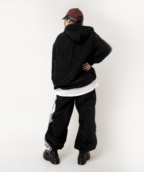 RNA（アールエヌエー）の「R4374 ワイドトラックパンツ（その他パンツ・レディース・ネイビー/レッド/ブラック・MEDIUM）」の13枚目の写真