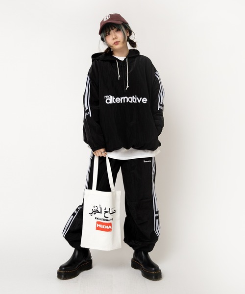 RNA（アールエヌエー）の「R4374 ワイドトラックパンツ（その他パンツ・レディース・ネイビー/レッド/ブラック・MEDIUM）」の11枚目の写真