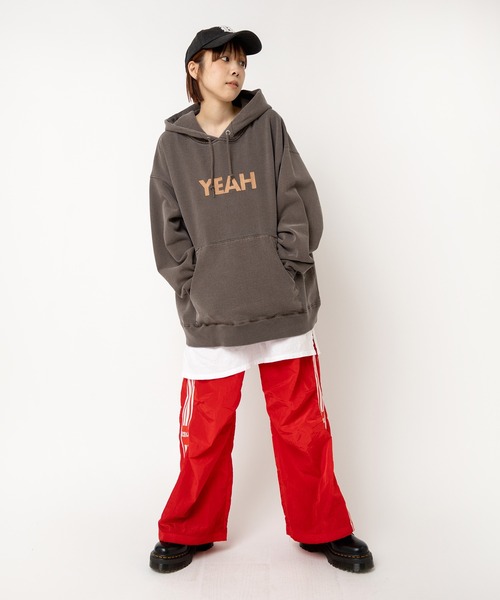 RNA（アールエヌエー）の「R4374 ワイドトラックパンツ（その他パンツ・レディース・ネイビー/レッド/ブラック・MEDIUM）」の17枚目の写真