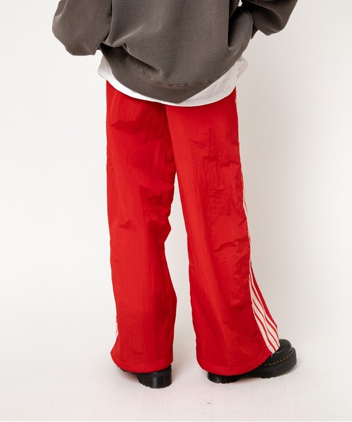 RNA（アールエヌエー）の「R4374 ワイドトラックパンツ（その他パンツ・レディース・ネイビー/レッド/ブラック・MEDIUM）」の6枚目の写真