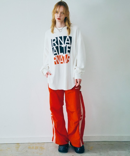 RNA（アールエヌエー）の「R4374 ワイドトラックパンツ（その他パンツ・レディース・ネイビー/レッド/ブラック・MEDIUM）」の22枚目の写真