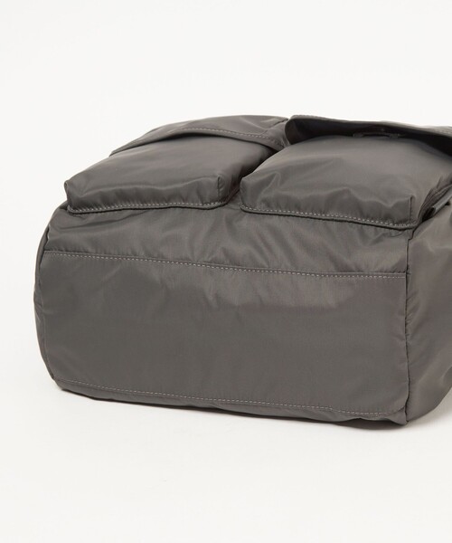 green label relaxing（グリーンレーベルリラクシング）の「【WEB限定】WR 2W ダブル フラップ ショルダーバッグ -撥水-（ショルダーバッグ・メンズ・ダークグレー/ブラック・FREE）」の11枚目の写真