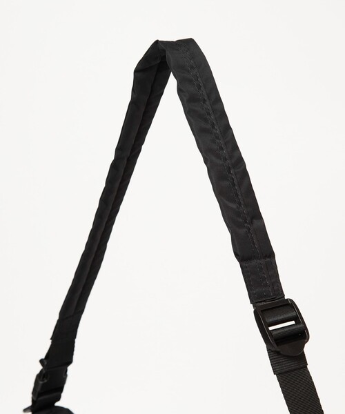 green label relaxing（グリーンレーベルリラクシング）の「【WEB限定】WR 2W ダブル フラップ ショルダーバッグ -撥水-（ショルダーバッグ・メンズ・ダークグレー/ブラック・FREE）」の22枚目の写真