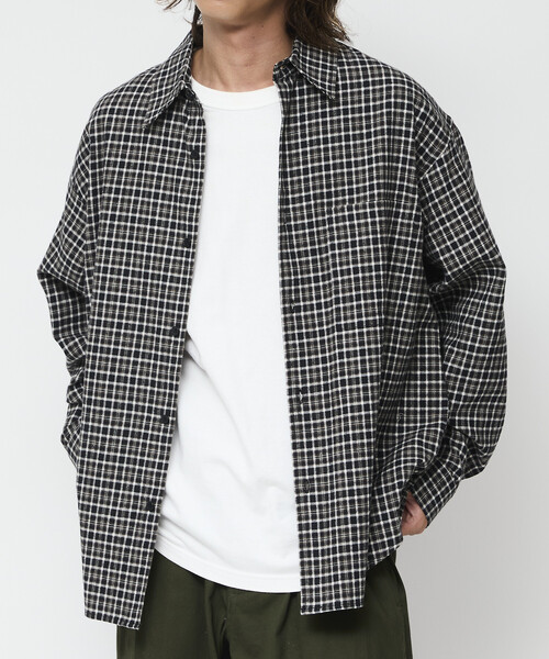 FREAK'S STORE（フリークスストア）の「限定展開 Relax Fit リラックスフィット レギュラーカラー ネル チェックシャツ（シャツ/ブラウス・メンズ・ブルー/ブラック/ブラウン/グリーン/ダークブラウン/ベージュ/サックスブルー・LARGE/MEDIUM/SMALL）」の2枚目の写真