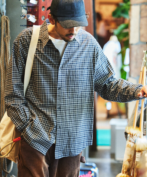 FREAK'S STORE（フリークスストア）の「限定展開 Relax Fit リラックスフィット レギュラーカラー ネル チェックシャツ（シャツ/ブラウス・メンズ・ブルー/ブラック/ブラウン/グリーン/ダークブラウン/ベージュ/サックスブルー・LARGE/MEDIUM/SMALL）」の17枚目の写真