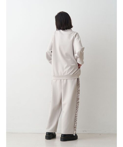 jouetie（ジュエティ）の「バレルレッグフリルトラックパンツ【セットアップ対応】（その他パンツ・レディース・アイボリー/ブラック/ボルドー・MEDIUM）」の14枚目の写真