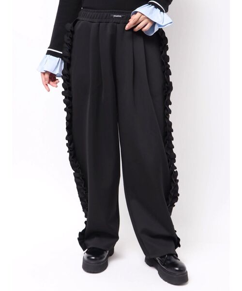 jouetie（ジュエティ）の「バレルレッグフリルトラックパンツ【セットアップ対応】（その他パンツ・レディース・アイボリー/ブラック/ボルドー・MEDIUM）」の8枚目の写真