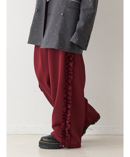 jouetie（ジュエティ）の「バレルレッグフリルトラックパンツ【セットアップ対応】（その他パンツ・レディース・アイボリー/ブラック/ボルドー・MEDIUM）」の3枚目の写真