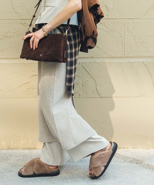 Gready Brilliant（グレディブリリアン）の「ファーサンダル（サンダル・レディース・モカ・L/M）」の5枚目の写真