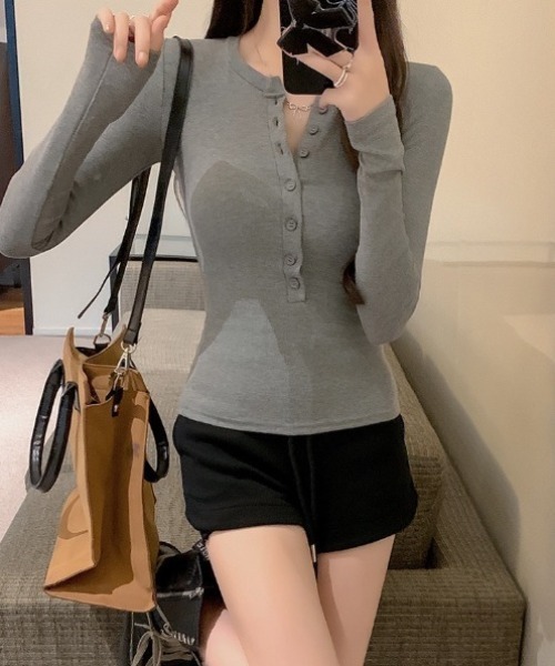 yuue' ( wear )(ユーイ)の「ヘンリーネックリブロングTシャツ(Tシャツ/カットソー・レディース・グレー/ブラック/アイボリー・FREE)」の16枚目の写真