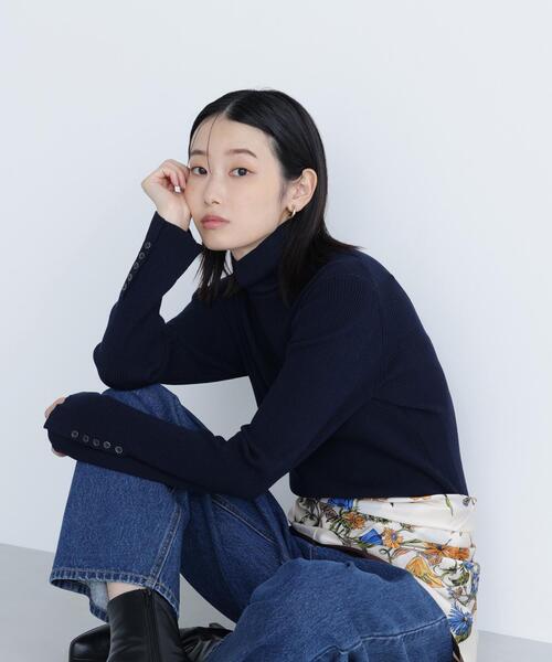 NATURAL BEAUTY BASIC(ナチュラルビューティーベーシック)の「◇【Oggi掲載】ベーシックタートルネックニット(ニット/セーター・レディース・ダークブラウン/レッド/ネイビー/ブルー・FREE)」の2枚目の写真