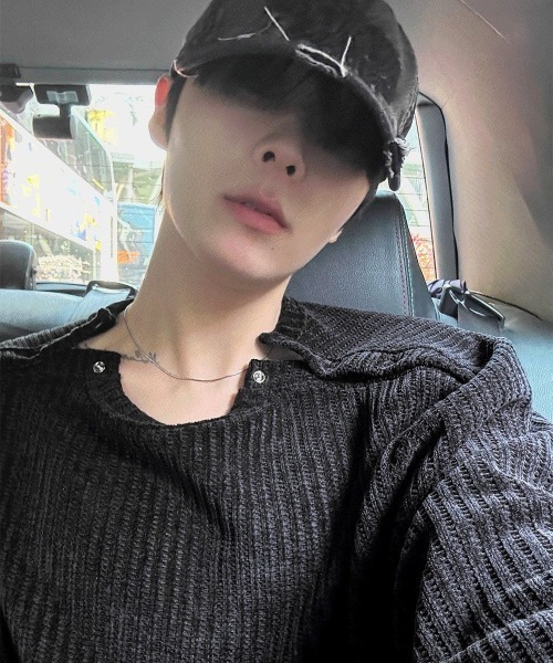 COSYHARU（コシハル）の「ダブルヘンリーネック長袖Ｔシャツ（Tシャツ/カットソー・メンズ・ブラック/グレー・FREE）」の8枚目の写真