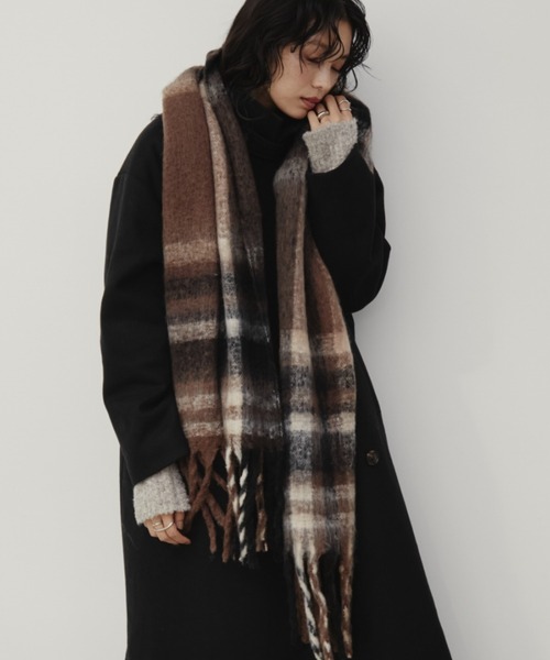 Aunt Marie's(アントマリーズ)の「チェックボリュームマフラー(マフラー・レディース・ブラック/ブラウン/ブルー・FREE)」の1枚目の写真