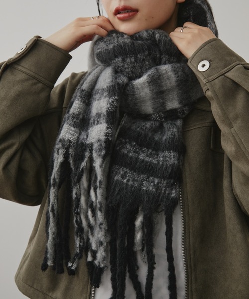 Aunt Marie's(アントマリーズ)の「チェックボリュームマフラー(マフラー・レディース・ブラック/ブラウン/ブルー・FREE)」の2枚目の写真