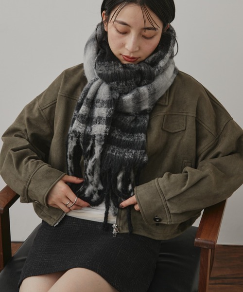 Aunt Marie's(アントマリーズ)の「チェックボリュームマフラー(マフラー・レディース・ブラック/ブラウン/ブルー・FREE)」の5枚目の写真