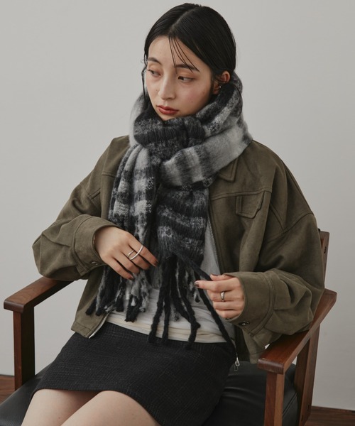 Aunt Marie's(アントマリーズ)の「チェックボリュームマフラー(マフラー・レディース・ブラック/ブラウン/ブルー・FREE)」の4枚目の写真