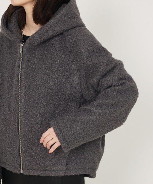 abahouse mavie(アバハウスマヴィ)の「ブークレーフーディジャケット(ブルゾン・レディース・チャコールグレー/ベージュ・フリー)」の20枚目の写真