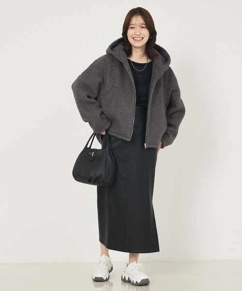 abahouse mavie(アバハウスマヴィ)の「ブークレーフーディジャケット(ブルゾン・レディース・チャコールグレー/ベージュ・フリー)」の11枚目の写真