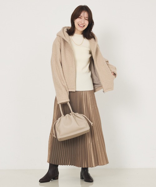 abahouse mavie(アバハウスマヴィ)の「ブークレーフーディジャケット(ブルゾン・レディース・チャコールグレー/ベージュ・フリー)」の6枚目の写真