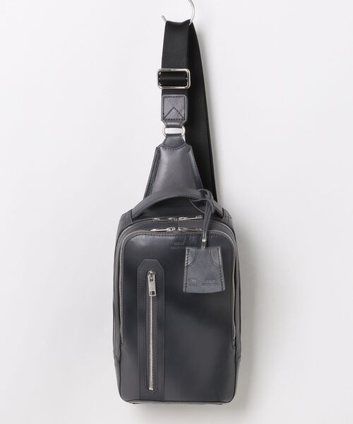 MEN'S BIGI（メンズビギ）の「【SEEKER/シーカー】別注 ワンショルダーバッグ（ショルダーバッグ・メンズ・グレー/キャメル・FREE）」の2枚目の写真