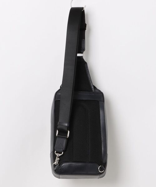 MEN'S BIGI（メンズビギ）の「【SEEKER/シーカー】別注 ワンショルダーバッグ（ショルダーバッグ・メンズ・グレー/キャメル・FREE）」の3枚目の写真