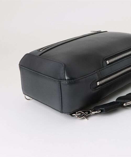 MEN'S BIGI（メンズビギ）の「【SEEKER/シーカー】別注 ワンショルダーバッグ（ショルダーバッグ・メンズ・グレー/キャメル・FREE）」の4枚目の写真