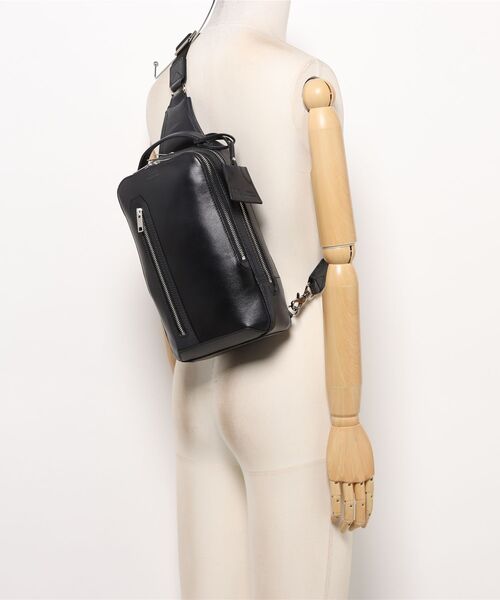 MEN'S BIGI（メンズビギ）の「【SEEKER/シーカー】別注 ワンショルダーバッグ（ショルダーバッグ・メンズ・グレー/キャメル・FREE）」の6枚目の写真