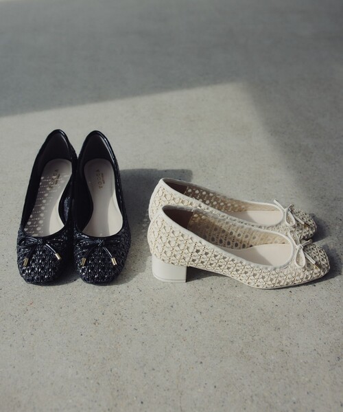 TOCCA(トッカ)の「CROCHET WITH RIBBON PUMPS パンプス(パンプス・レディース・ブラック系/アイボリー系・35/39/38/37/36)」の1枚目の写真