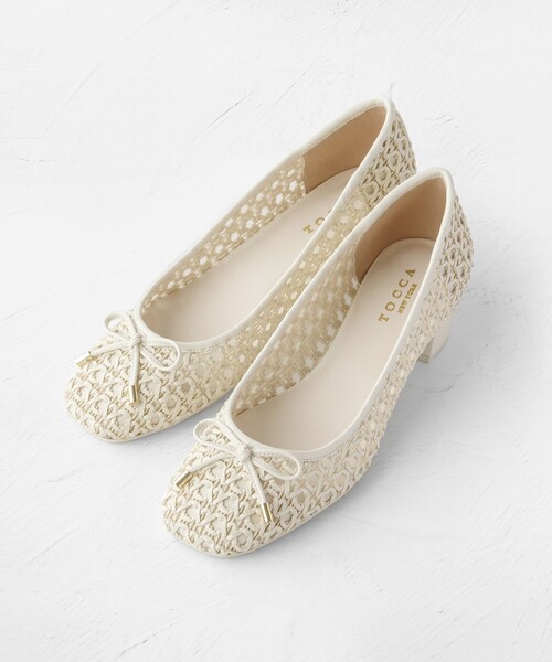 TOCCA(トッカ)の「CROCHET WITH RIBBON PUMPS パンプス(パンプス・レディース・ブラック系/アイボリー系・35/39/38/37/36)」の2枚目の写真