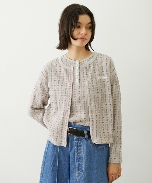 MILKFED.(ミルクフェド)の「STRIPED FLOWER WAFFLE CARDIGAN(カーディガン/ボレロ・レディース・アッシュ/オフホワイト・ONE SIZE)」の1枚目の写真