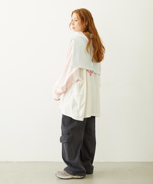 MILKFED.(ミルクフェド)の「STRIPED FLOWER WAFFLE CARDIGAN(カーディガン/ボレロ・レディース・アッシュ/オフホワイト・ONE SIZE)」の4枚目の写真