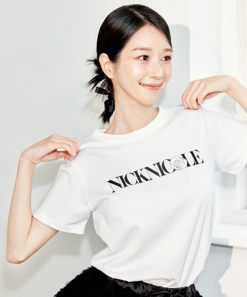 NICK&NICOLE(ニックアンドニコール)の「NICOLE ROSE LETTERING SLIM TOP_WHITE BLACK(Tシャツ/カットソー・レディース・その他・FREE)」の1枚目の写真