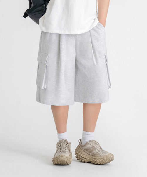 LEMAIN SECOND（リメインセカンド）の「BERMUDA WIDE ONE-TUCK CARGO SWEAT SHORTS [WHITE MELANGE]（その他パンツ・メンズ・その他・SMALL/MEDIUM）」の2枚目の写真