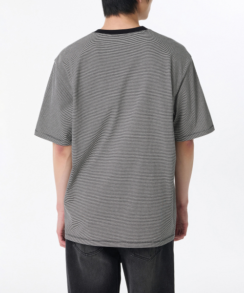 MUSINSA STANDARD（ムシンサスタンダード）の「マイクロストライプリラックスポケットTシャツ[ブラック/アイボリー]（Tシャツ/カットソー・メンズ・その他・MEDIUM/LARGE/X-LARGE/XX-LARGE/XXX-LARGE/SMALL）」の4枚目の写真