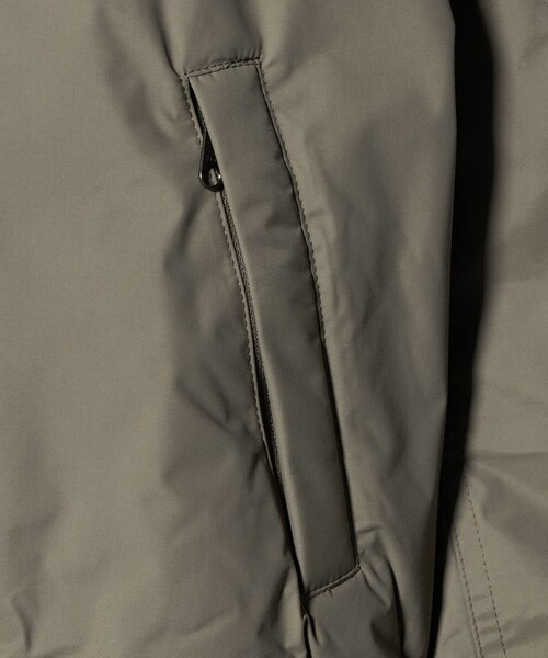 THE NORTH FACE(ザノースフェイス)の「<THE NORTH FACE>ウィンターボンバージャケット / キッズ 130cm-160cm(ブルゾン・キッズ・ベージュ/ブラック・150cm/140cm/130cm/160cm)」の10枚目の写真