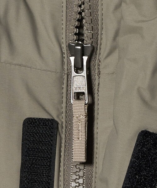 THE NORTH FACE(ザノースフェイス)の「<THE NORTH FACE>ウィンターボンバージャケット / キッズ 130cm-160cm(ブルゾン・キッズ・ベージュ/ブラック・150cm/140cm/130cm/160cm)」の12枚目の写真