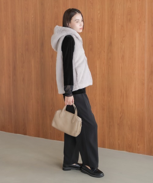 Bou Jeloud（ブージュルード）の「フェイクシープフード付ファーベスト（ベスト・レディース・ライトグレー/グレイッシュベージュ/チャコールグレー・38）」の10枚目の写真