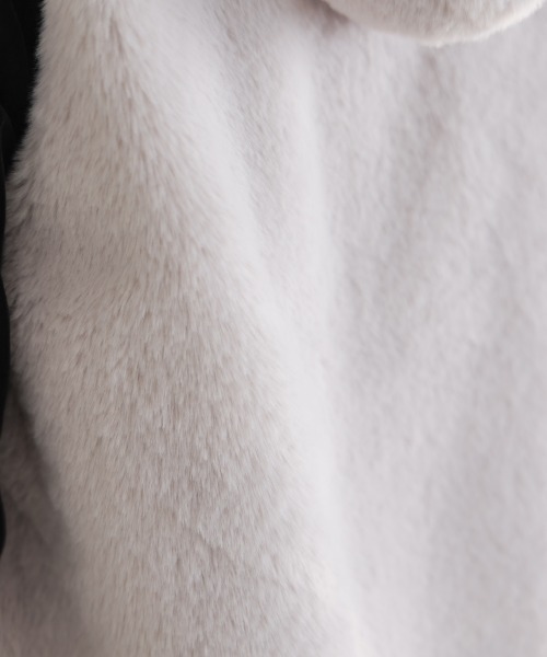 Bou Jeloud（ブージュルード）の「フェイクシープフード付ファーベスト（ベスト・レディース・ライトグレー/グレイッシュベージュ/チャコールグレー・38）」の16枚目の写真